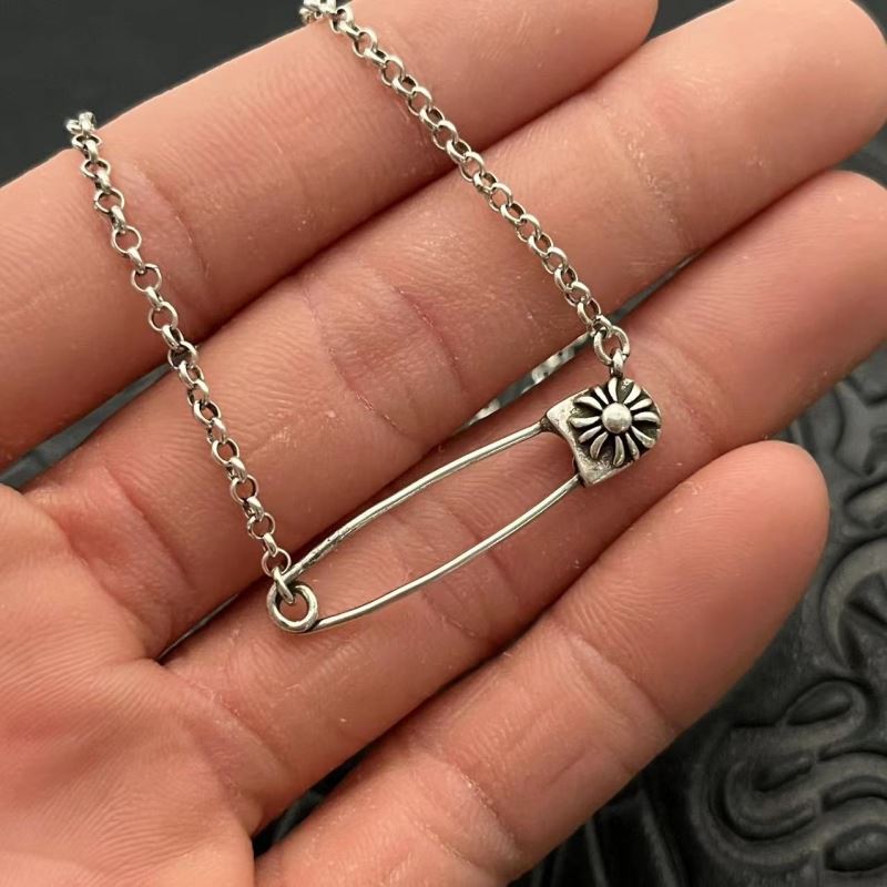 Ch*0me He**ts necklaces